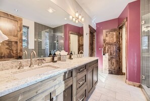 Shower, hair dryer, towels, shampoo - Peak Perfection | Walk to Gondola | Heart of Town! (Breckenridge)