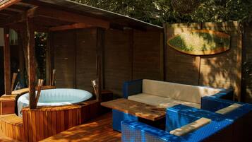 Chalé com Jacuzzi - Surfway Ilha do Mel | Private spa tub