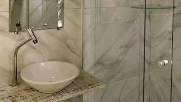 Chalé com Jacuzzi - Surfway Ilha do Mel | Bathroom | Towels