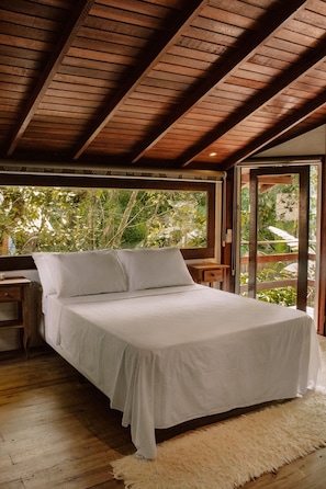 Chalé com Jacuzzi - Surfway Ilha do Mel | Egyptian cotton sheets, premium bedding, individually decorated