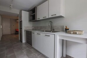 Fridge, microwave, stovetop, coffee/tea maker - Old San Juan Guesthouse.Free Parking, Rooftop & Generator – Casa Terra Porto #7 (San Juan)