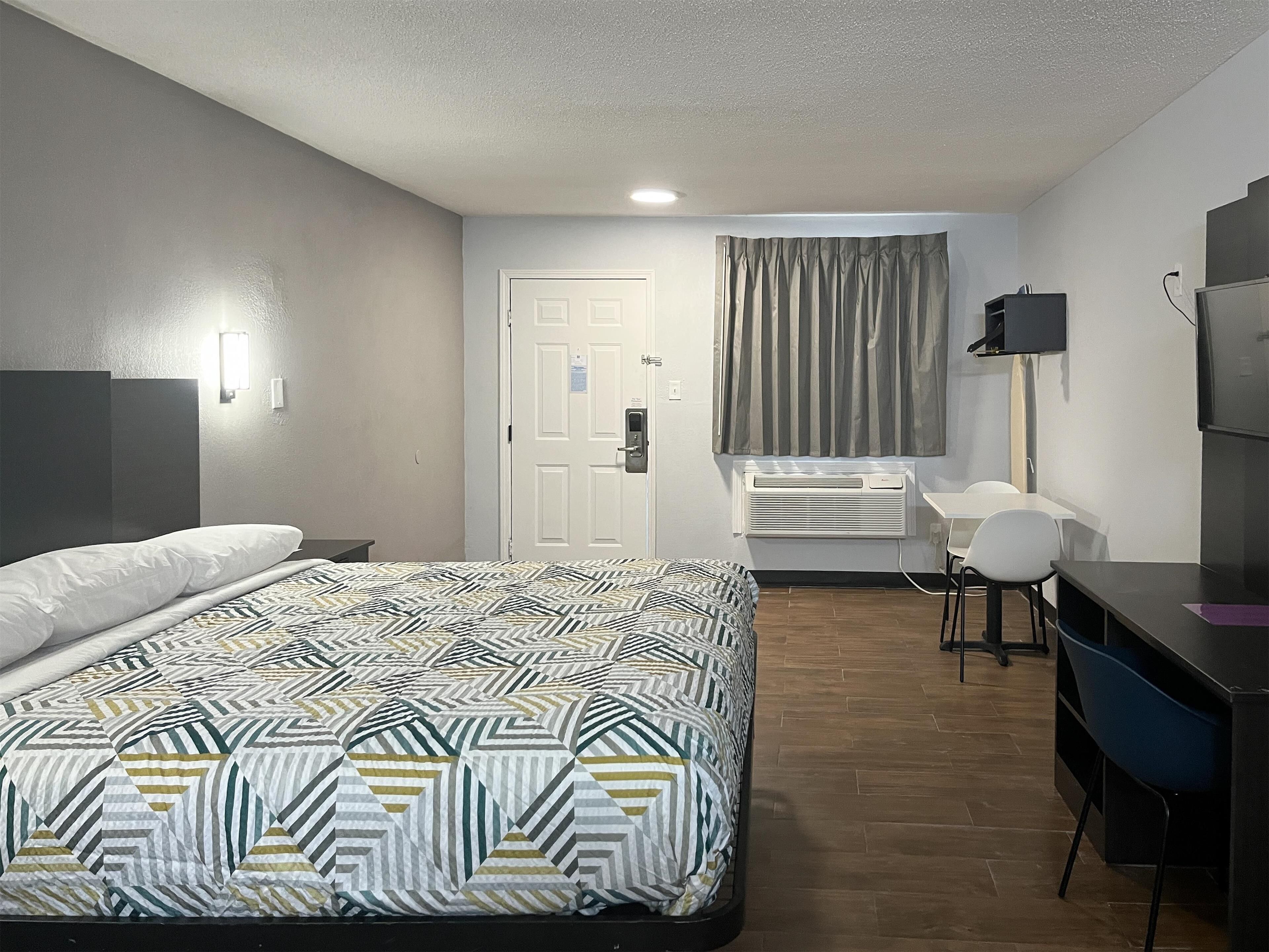 WiFi (無料)、ベッドシーツ