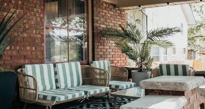 Westport Central w/ King Beds Mins to 39th St and Plaza