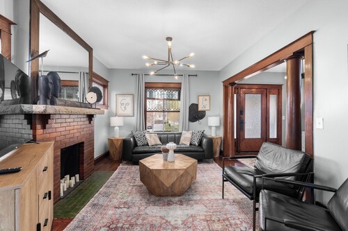 Westport Central: 7 Beds! FIFA Ready! Mins to Plaza, Museum, PL, Stadium!