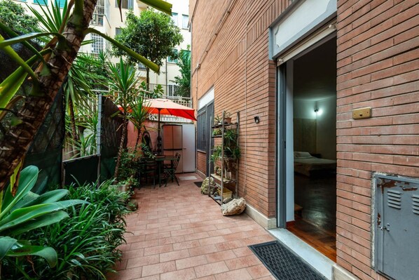 Exterior detail - Casa Camelia by Rentbeat (Roma)