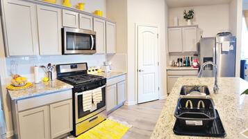 冰箱、微波炉、烤箱、炉灶