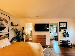 1 bedroom, iron/ironing board, free WiFi, bed sheets - Charming Studio Cottage on Salt Spring Island with WiFi (SALT SPRING ISLAND)