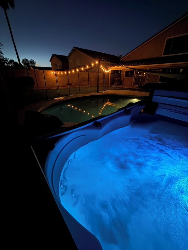 Outdoor pool - Farmhouse Retreat w/ Pool, Hot Tub & Billiards (Gilbert)