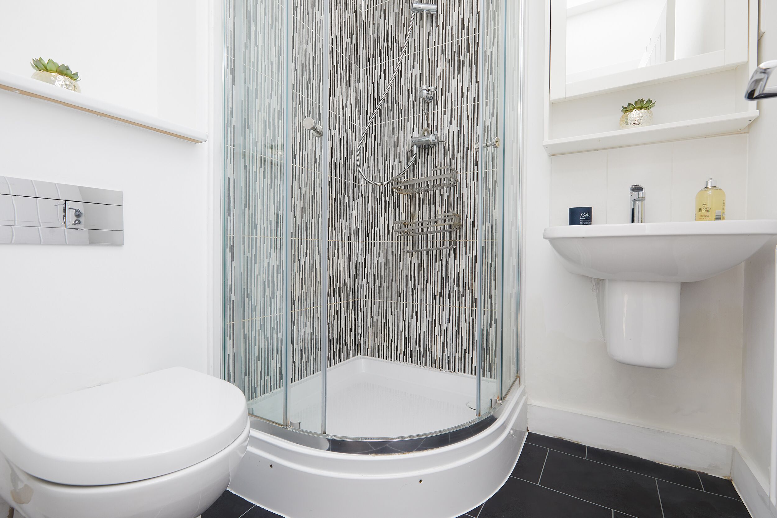Comfort House, 3 Bedrooms, City View | Bathroom | Towels, soap, shampoo, toilet paper