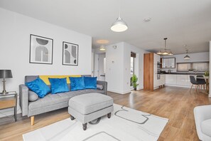 Comfort House, 3 Bedrooms, City View | Living area - Derby City 3 Bed House- Roof Terrace (Derby)