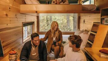 1 dormitorio, escritorio, espacio para trabajar con un portátil