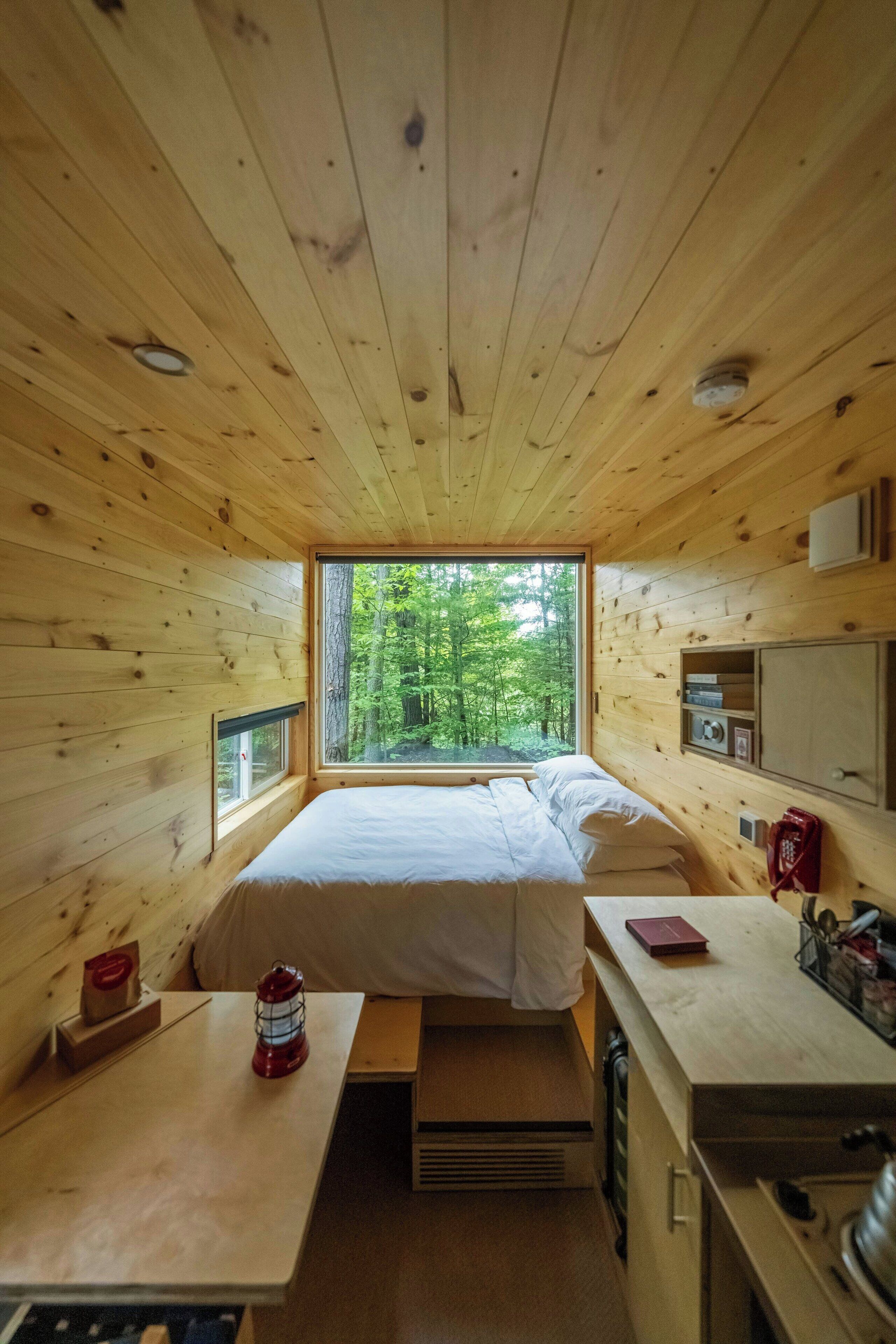 Standard-mökki, 1 keskisuuri parisänky | 1 makuuhuone, työpöytä, kannettavalle tietokoneelle sopiva työtila