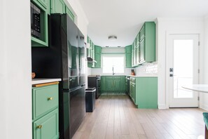 Microwave, oven, stovetop, dishwasher