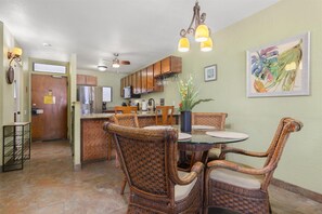 Dining - One of Kona’s Best Oceanfront Escapes – Surf, Sunsets & Beautifully Renewed (Kailua-Kona)