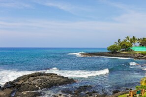 Beach - One of Kona’s Best Oceanfront Escapes – Surf, Sunsets & Beautifully Renewed (Kailua-Kona)