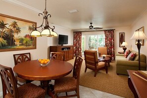 Living area - Thanksgiving 2024, Nov 23-30 in Orlando at Sheraton Vistana Resort, 2 Bed 2 Bath (Orlando)