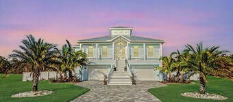 3 bed 2 bath Beach House near Boca Grande with Pool + Sauna + Spa + Mini Golf