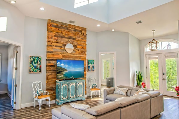 Smart TV, fireplace