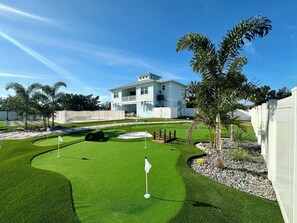 Property grounds - 3 bed 2 bath Beach House near Boca Grande with Pool + Sauna + Spa + Mini Golf (Placida)