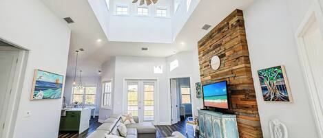 Smart TV, fireplace