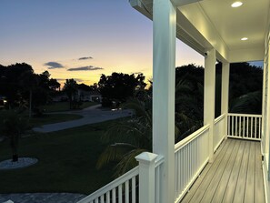 Property grounds - 3 bed 2 bath Beach House near Boca Grande with Pool + Sauna + Spa + Mini Golf (Placida)