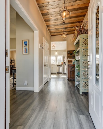 Soak & Stroll Downtown with Hot Tub, Fire Pit, & Porch. Dog Friendly Home