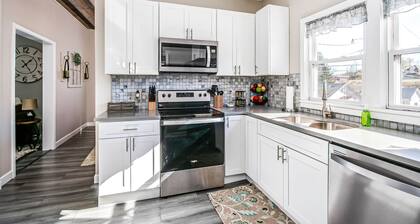 Soak n Stroll 2 State St, Hot Tub, FirePit, Dogs