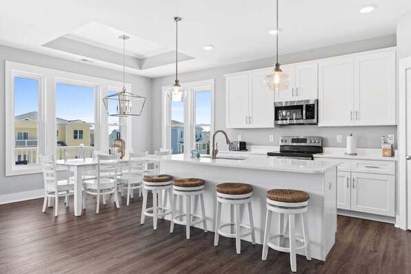 Refrigerador, microondas, horno, placa de cocina