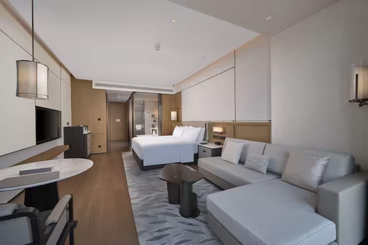 Ropa de cama de alta calidad, edredón, camas con pillow-top y minibar