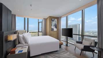 Deluxe Suite, 1 King Bed | Premium bedding, down comforters, pillowtop beds, minibar
