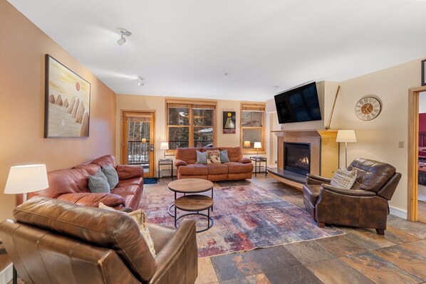 TV, fireplace
