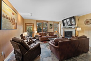 TV, fireplace - Walk to Ski Lifts in River Run Village, 6 Free Lift Tickets Included! (Keystone)