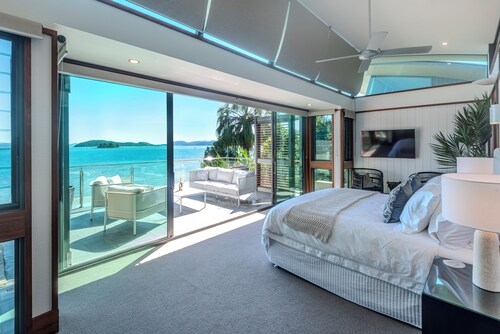 Yacht Club Villa 14 - "Mandalay"