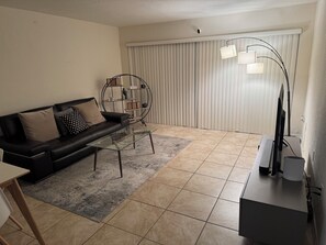 Smart TV - Charming 1-bedroom condo with WiFi and AC in brilliant Miami (Miami)