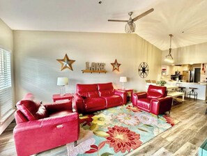 Smart TV - Sunset Paradise on Lake Travis

 (Lago Vista)