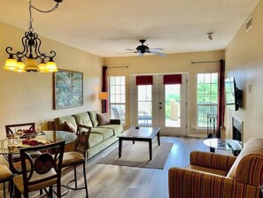 Living area - Cozy Cove at Island on Lake Travis (Lago Vista)