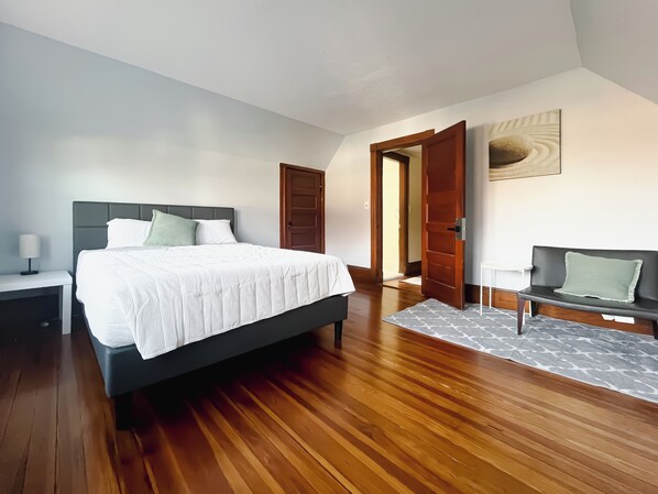 2 bedrooms, iron/ironing board, WiFi