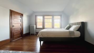 2 bedrooms, iron/ironing board, WiFi