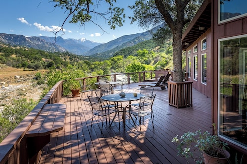 Views You Cannot Believe! 3 Bedroom and River Front