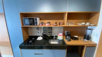 Estudio Confort, vista a la ciudad | Espacio para trabajar con laptop y wifi gratis