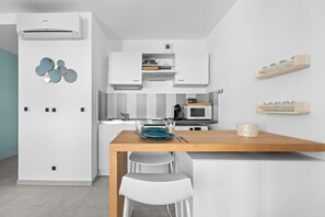 Fridge, coffee/tea maker, blender - Studio Amanda - Welkeys (Nice)