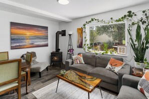 Smart-TV, peis, bordtennis og bøker