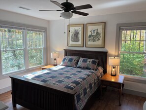 Room - 3 bedroom house on the river in Sparta, TN close to many waterfalls (Sparta)