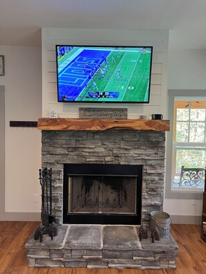 Interior - 3 bedroom house on the river in Sparta, TN close to many waterfalls (Sparta)