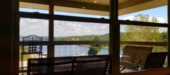 Lakefront Lodge on Table Rock Short Commute to Branson & Shows 6bedrooms/4+baths