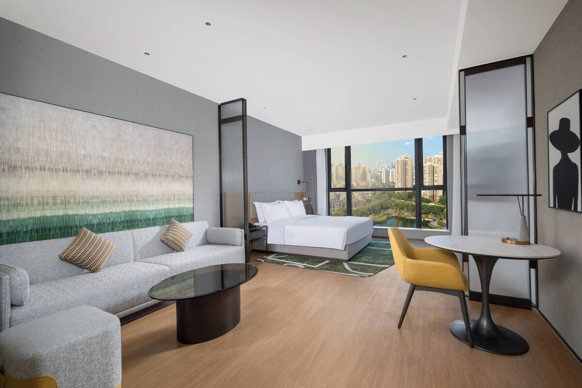 Suite, 1 King Bed, Lake View | WiFi (free), bed sheets