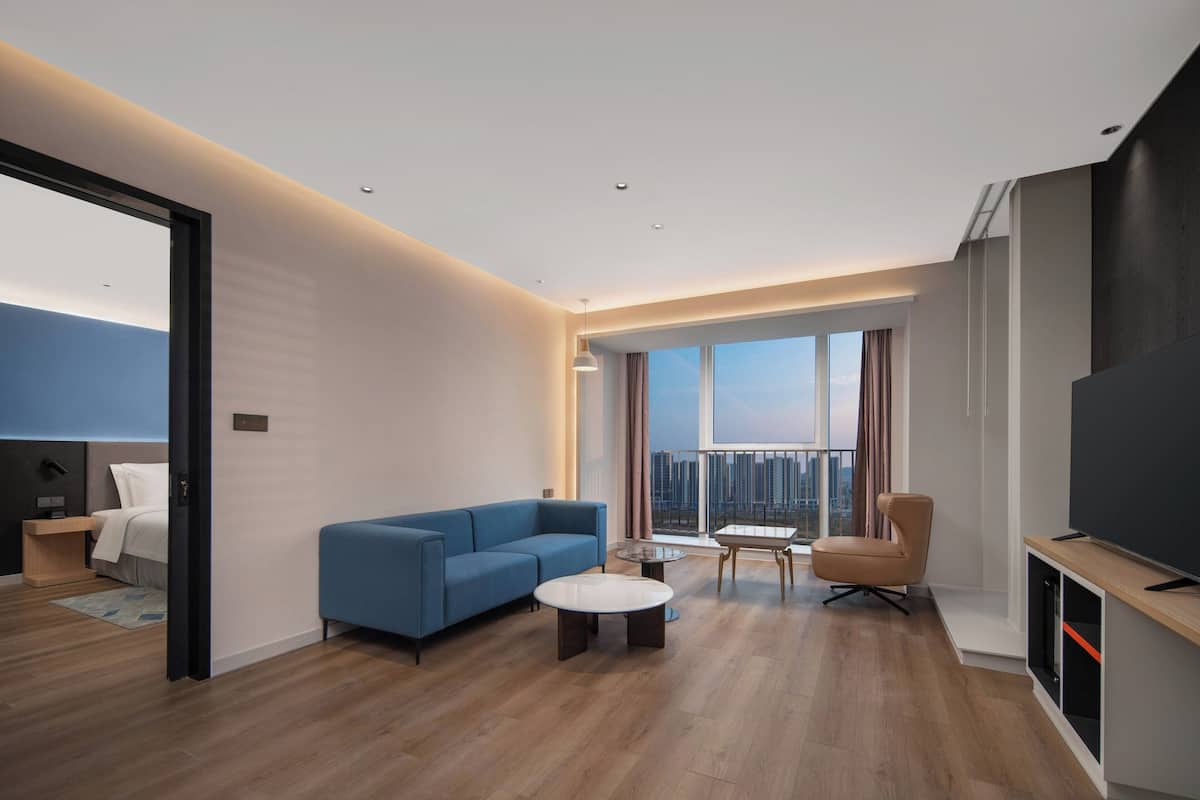 Suite, 1 Schlafzimmer | Schreibtisch, Verdunkelungsvorhänge, schallisolierte Zimmer