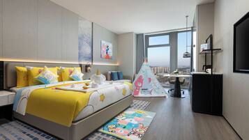 Habitación estándar, 1 cama King size (Crowne Family Kids Theme) | Ropa de cama de alta calidad, camas con efecto memoria y escritorio