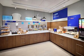 Free daily buffet breakfast - Holiday Inn Express Hamilton Upper James by IHG (Hamilton)