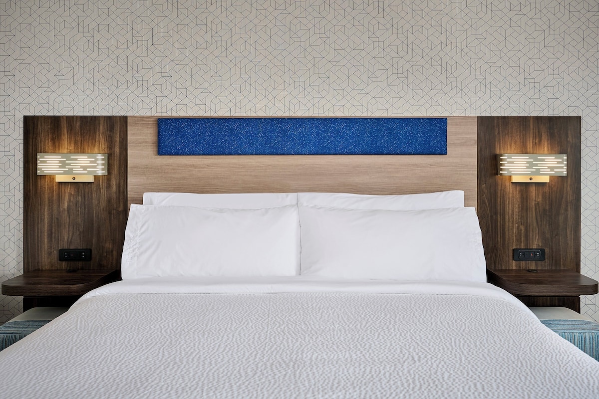 In-room safe, iron/ironing board, free WiFi, bed sheets